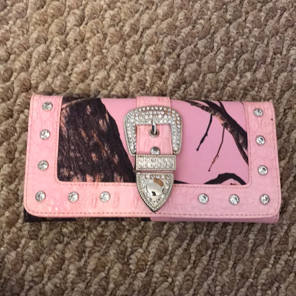 Mossy Oak pink wallet